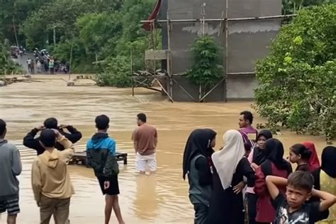 1 064 Rumah Di Lebak Banten Terdampak Bencana Banjir Longsor