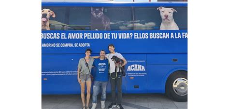 Acana Patrocina La Campa A El Autob S M S Peludo Organizada Por La