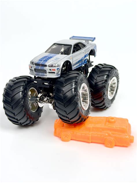 Машинка Hot Wheels Monster Trucks Nissan Skyline купить с доставкой по выгодным ценам в