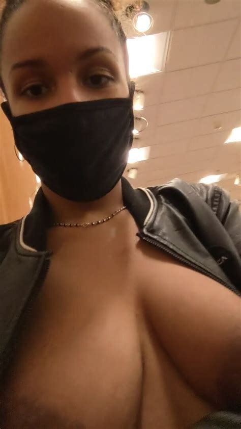 Flashing Her Pussy At The Mall
