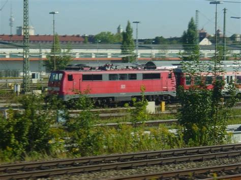 Die BR 111, aufgenommen bei der Einfahrt in den Münchner HBF ...