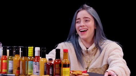 Hot Ones Staffel 8 Folge 7 Billie Eilish Freaks Out While Eating Spicy Wings
