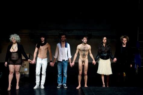 Omg He S Naked French Actor Robin Causse Gets Nude On Stage In Hamlet
