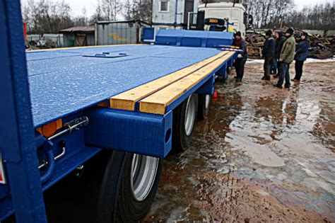 Изготовлен полуприцеп трал по заказу компании Caterpillar Inc.