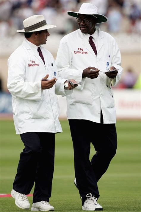 Aleem Dar and Steve Bucknor chew the cud | ESPNcricinfo.com