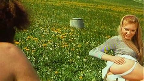 Naked Rena Bergen in Mädchen mit offenen Lippen