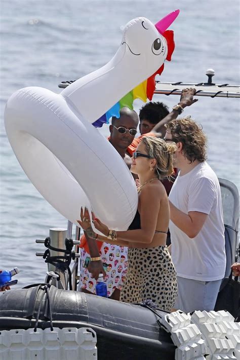 Rita Ora Ose Le Bikini Riquiqui La Tendance De L T