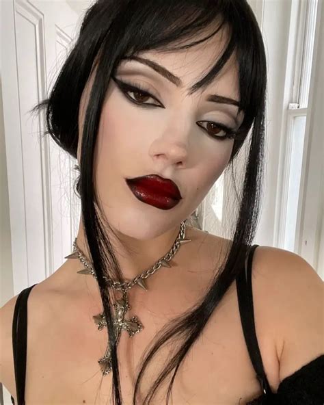 25 Goth Makeup Ideas From Subtle To Glamorous Looks