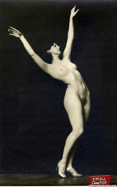 Old Porn Beautiful Sexy Vintage Women Posi XXX Dessert Picture