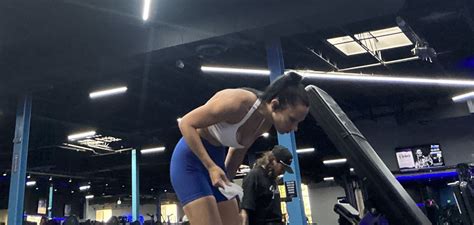 Muscle Mommy Flaunting Her Ass Fun Bags Forum