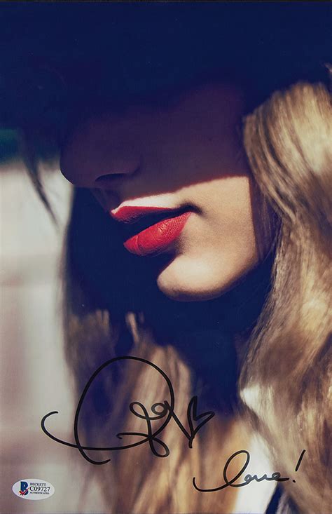 Taylor Swift Signed Photograph | RR Auction