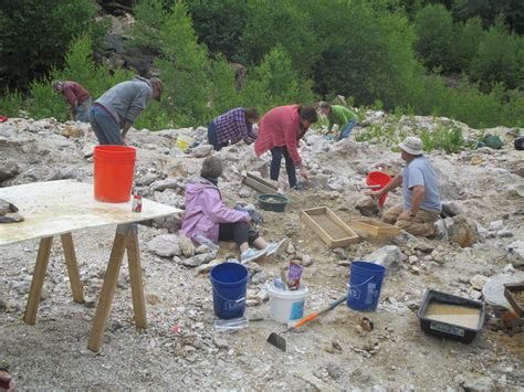 FIELD TRIPS | Dig Maine Gems