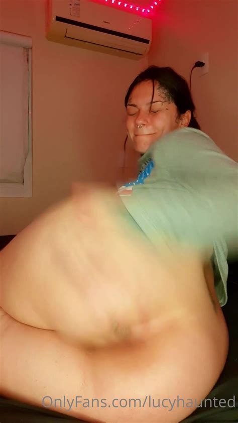 Lucy Haunted Naked With Flashing Ass Using Anal Plug Cnn Amador