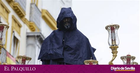 El Cautivo De Santa Genoveva Con El Capote Impermeable Lunes Santo