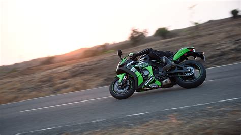 Kawasaki Ninja ZX 10R 2016 STD Bike Photos Overdrive