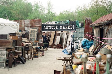 Brimfield Antique Flea Market CITIZEN VINTAGE