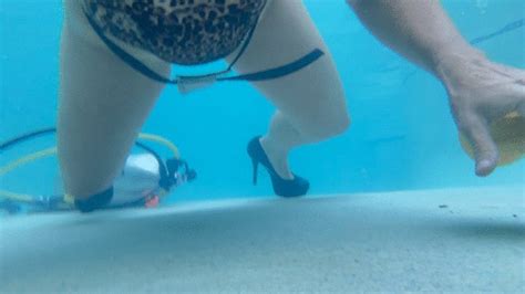 Carissa Takes Off The Leopard Body Suit And Plays With The Golden Dildo With Scuba Gear Nearby