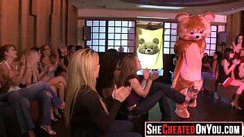 24 milfs de fête baisent au club orgy24 XVIDEOS