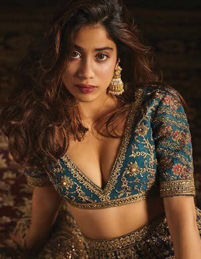 Janhvi Kapoor Hot Bollywood Actress Sexy Pics 15 Photos