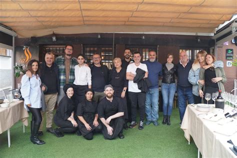 Cocineros españoles con 16 estrellas Michelin participan en un fam