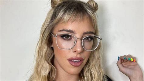 Nati Jota la rompió x 2 con su look colegiala y una micro bikini para el infarto