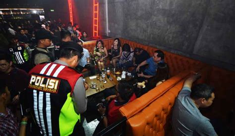 Foto Razia Tempat Hiburan Malam Di Surabaya