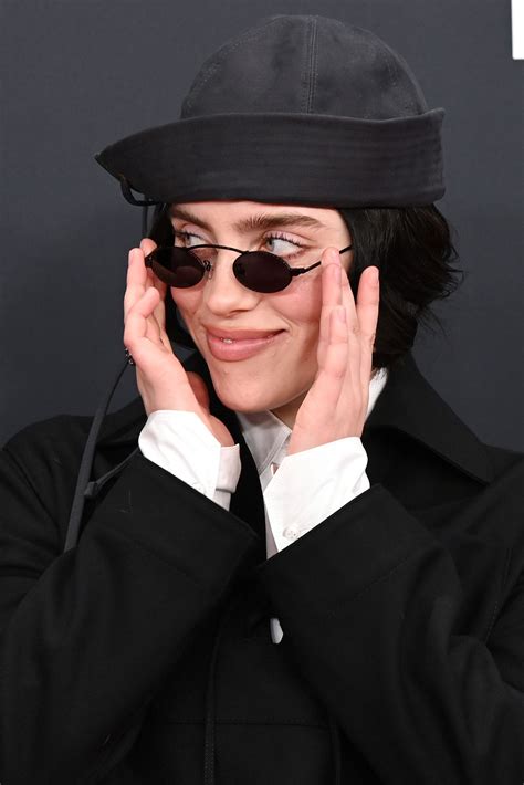 Billie Eilish: Bei den Grammys 2025 trägt sie den “Nonicure”-Trend