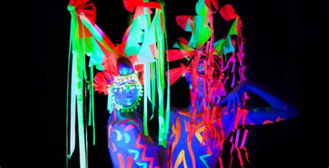 Neon Naked Life Drawing Class Kings Cross London Classes Reviews DesignMyNight