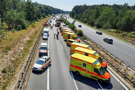 Schwerer Unfall Mit Mehreren Verletzten Auf A9 Stundenlanger Stau Bei