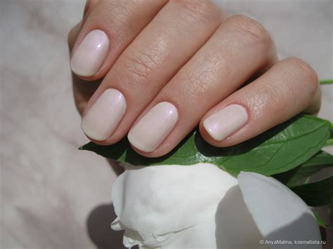 Нежный нюдовый лак Catrice More Than Nude Nail Polish 16 Hopelessly Romantic образцовый розовый