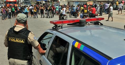 G1 Manifestantes fecham avenida durante protesto em Olinda notícias