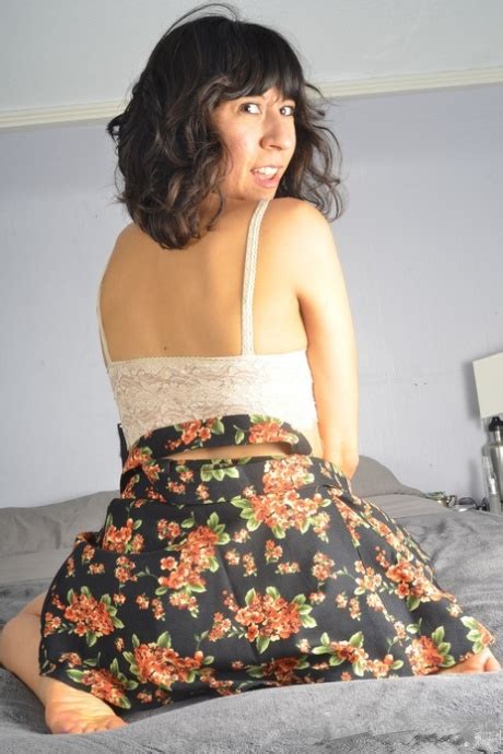 Clothed Brunette Vivi Marie Quickly Strips To Showcase Her Beaver CoedCherry