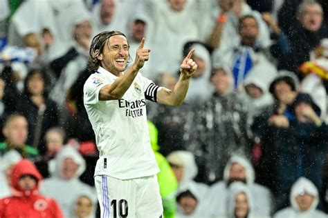 Modric recusa proposta da Arábia Saudita e renova Real Madrid por