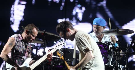 Guitarras in Rio Red Hot Chili Peppers encerra último dia de Rock in Rio o domínio do baixo