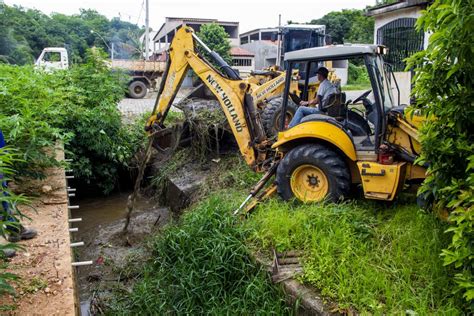 Prefeitura realiza limpeza da galeria dos bairros São Vicente e