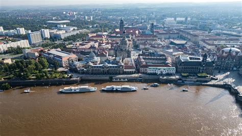 Hochwasser Elbpegel In Sachsen Steigen Noch Entspannung In Bayern