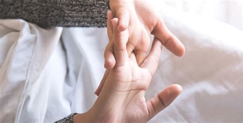 Does Cracking Knuckles Cause Arthritis? - Next Level Urgent Care