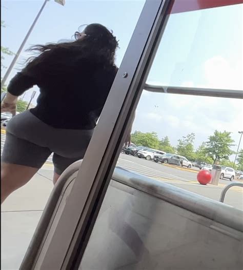 Fat Ass Latina MILF Spandex Leggings Yoga Pants Forum