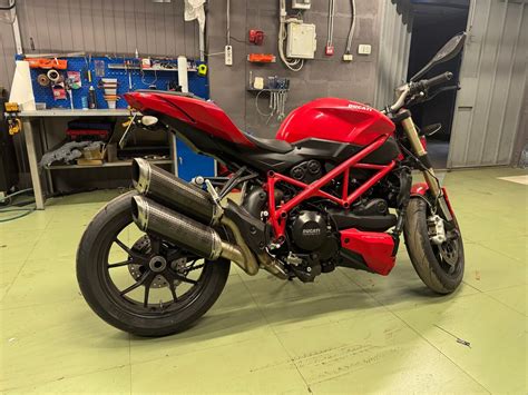 Купить б у Ducati Streetfighter инжектор 6 передач в Москве красный naked bike 2014 года по