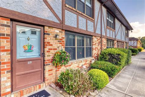 69 Bailey Ct #69, Middle Island, NY 11953 | Redfin