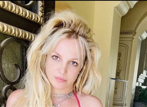 Britney Spears Inexplicably Goes Nude On Social Yet Again Shes Obviously Very Unstable