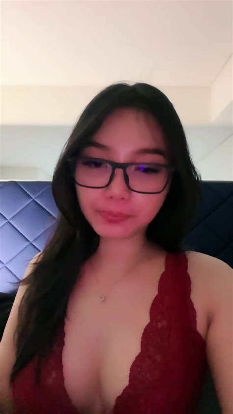 MARLBOROQUEENSEX LEAAA JULIA LINGERIE MERAH