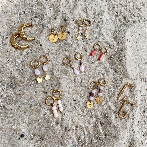 Oorringetjes Met Nude Steentjes Kleur Goud Finaste Oorbellen