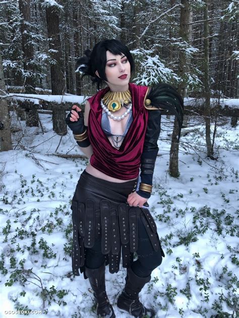 Model Lady Melamori Melamor In Cosplay Morrigan From Dragon Age