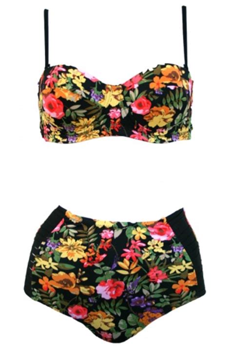 8 Poses En Maillot De Bain Push Up Noir Bikini Plages