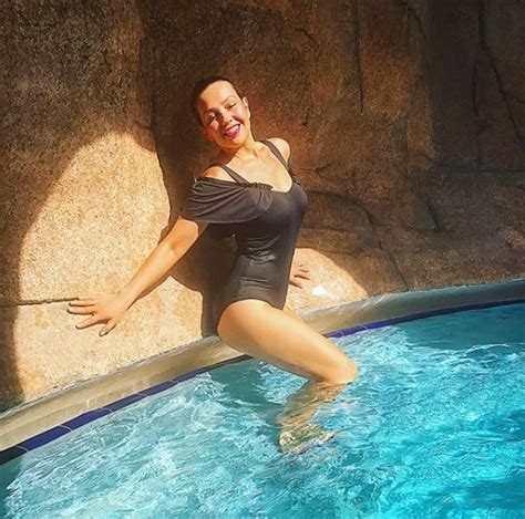 Thal A Celebr Sus A Os Con Sensual Foto En Bikini Tecache Cl