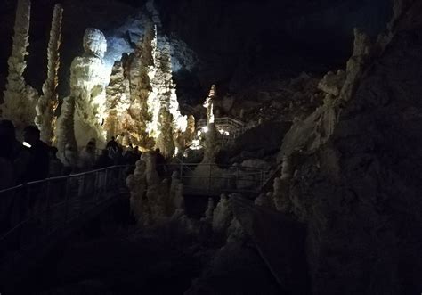 Alla Scoperta Delle Grotte Di Frasassi E Dintorni Cosa Vedere