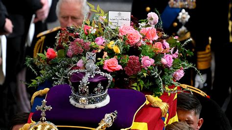 The Flowers on Queen Elizabeth's Casket Featured Myrtle From Her ...