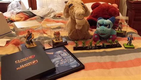 Today I opened my VIP Merch Box. : r/ClashOfClans