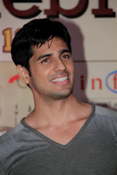 Indian Model Actor Siddharth Malhotra Photos Collection The Best